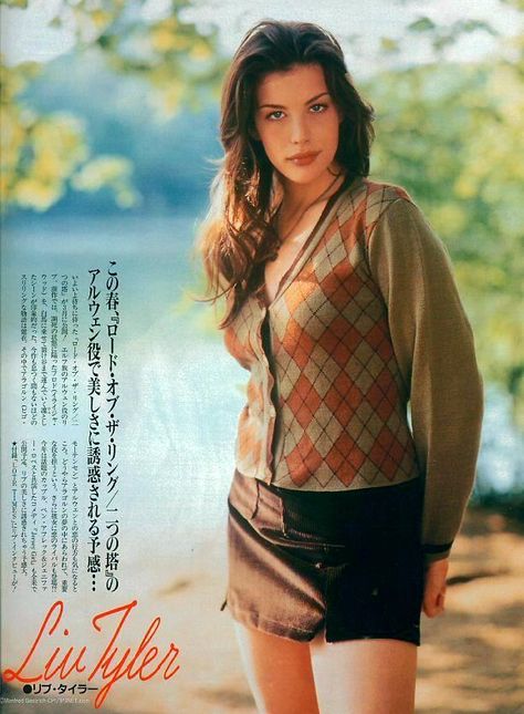 Liv photographed by Manfred Gestrich, 1994. Liv Tyler 90s, Tyler Young, Website Gallery, Liv Tyler, Looks Vintage, Celebrities Female, 90s Fashion, Beautiful People, Jogging