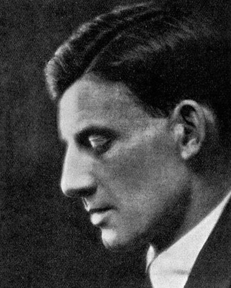 Portrait of Siegfried Sassoon, 1920s . . . #siegfriedsassoon #portrait #portraitphotography #photography #photograph #poet #warpoet… | Instagram Siegfried Sassoon, English Poets, Instagram Portrait, September 28, Portrait Photography, History, Photographer, Photography, On Instagram