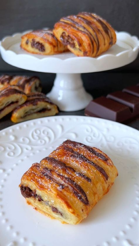 Pain Au Chocolat Recipe, Puff Pastry Recipes Dessert, Biscoff Recipes, Pastries Recipes Dessert, Chocolate Drops, Puff Pastry Desserts, Breakfast Sweets, French Pastry, Sweet Dishes Recipes