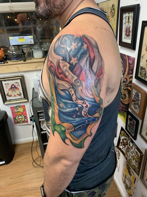 My Brazilian American flag.  Go and see Steve from White Raves, Westerville Ohio. Amazing talent and very nice shop. Brazilian Flag Tattoo, America Flag Tattoo, Brazil Tattoo Ideas, Brazilian Tattoo Ideas, Usa Flag Tattoo, Westerville Ohio, Usa Tattoo, Brazil Art, Brazilian Flag