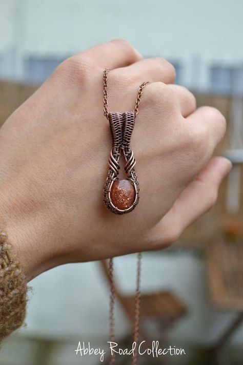 Antique Copper Jewelry, Wire Wrapped Gemstone Jewelry, Collar Hippie, Wire Pendants, Sunstone Jewelry, Wire Wrapped Stone Jewelry, Wire Wrap Jewelry Designs, Wire Jewelry Designs, Diy Wire Jewelry