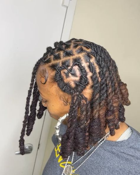 LOC SPECIALIST 🍀 on Instagram: “Crispy Loc Knot Bob w/ Heart 🥰💕. *cute note* : her twin daughters birthday is coming up & they have heart designs in their hair 🥰💕so I was…” Heart Style With Locs, Heart Barrel Twist Locs, Cute Locs Hairstyles, Loc Bob Dreads Black Women, Dreadhead Styles, Loc Knot Bob, Handmade Locs, Loc Charms, Locs Starter