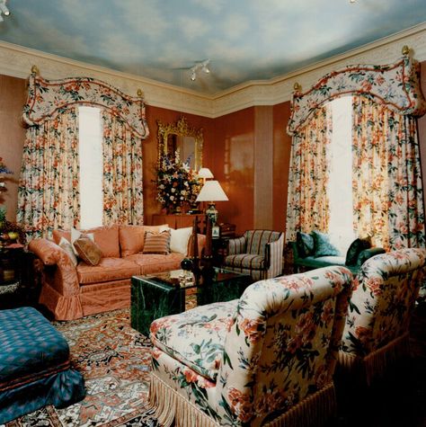 Brown's bedroom: A sitting room designed by Edward Welker interiors Ltd. Was orginally George Brown' 80s House Interior, 1980s Living Room, 80s Living Room Decor, 80s Living Room, 1980s Interior Design, 80s Bedroom Decor, 1980s Interior, Cool Apartment, 80s Interior Design