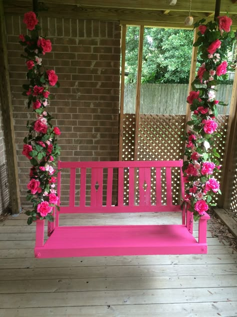 Pink Porch Decor, Swing Decoration With Flowers, Pink Sunroom, Pink Outdoor Furniture, Pink Backyard, Pink Patio, Spring Porch Decor, Porch Swing Bed, Swing Design