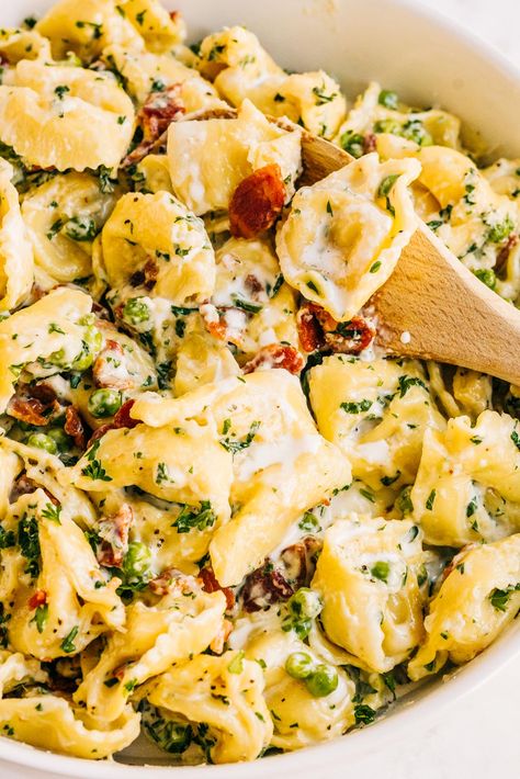 Easy Bacon Carbonara Tortellini Bisquick Cornbread, Baked Barbeque Chicken, Easy Tortellini, Oven Baked Bbq Chicken, Bacon Carbonara, Chicken Enchilada Skillet, Spaghetti Carbonara Recipe, Tortellini Bake, Chicken Tortellini