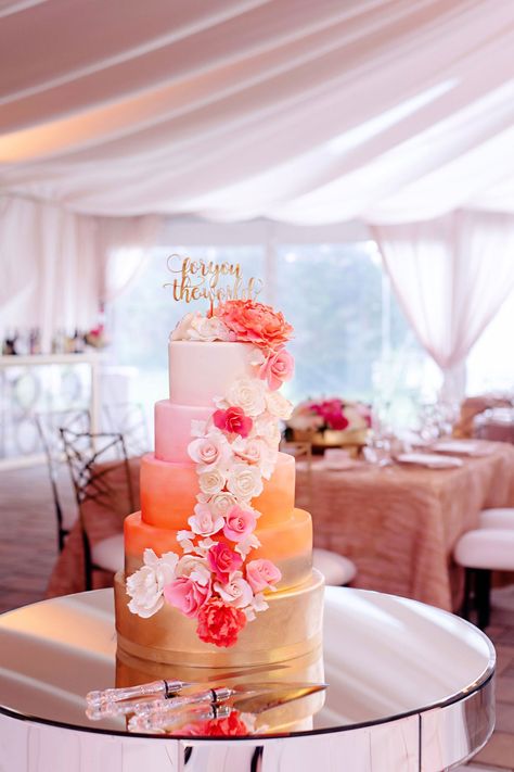 Mirrored Cake, Wedding Cake Theme, Coral Wedding Cakes, Orange Wedding Cake, Orange Wedding Themes, Orange And Pink Wedding, Wedding Cake Ombre, Coral Ombre, Tented Reception