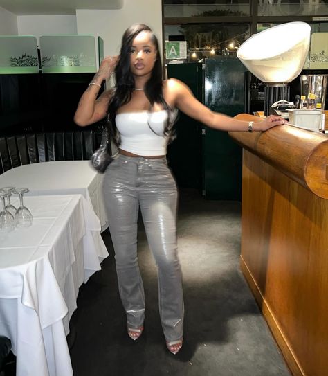 Dinner Outfit Summer Black Women, Silver Corset Outfit Black Women, Friend Birthday Dinner Outfit, Birthday Style Outfits Classy, Club Outfits For Women Black Woman, Ig Baddie Outfits Casual, Chill Dinner Outfit, Clubbing Outfits Nightclub Baddie, White Going Out Outfit