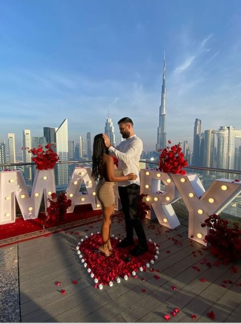 rooftop dubai proposal marry me Dubai Proposal, Private Proposal Ideas, Intimate Proposal Ideas, Private Proposal, Led Letters, Dream Proposal, Dream Marriage, Pink Engagement, Food Decor