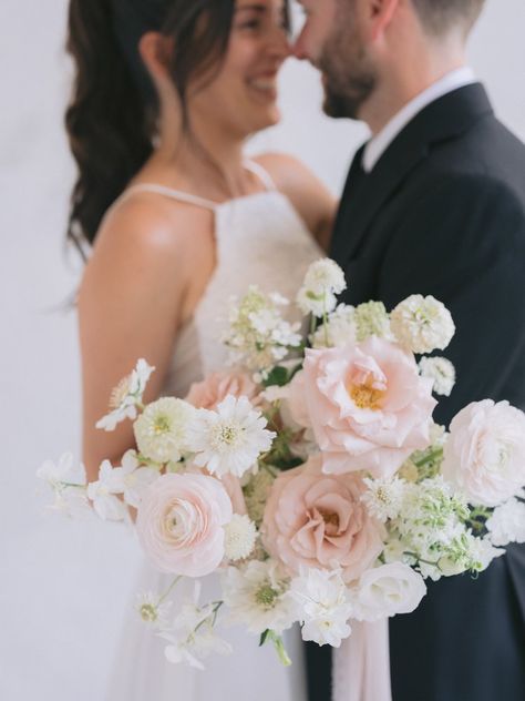 Blush Bride Bouquet Wedding, Blush Modern Wedding, Blush Pink Peony Bridal Bouquet, Blush Color Wedding Theme, Bridal Bouquet Spring Romantic, Blush And White Wedding Flowers, White And Pink Wedding Bouquet, Blush Bride Bouquet, Light Pink Wedding Flowers