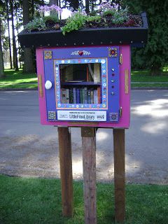 Purple Little Free Library <3 Book Pavers, Little Free Library Plans, Tiny Library, Street Library, Library Plan, Library Website, Lending Library, Library Inspiration, Mini Library