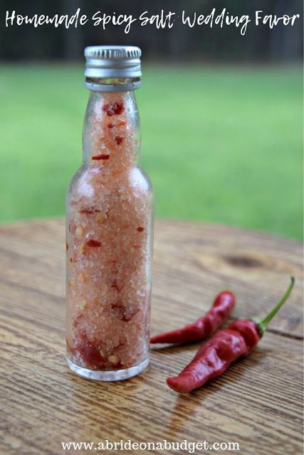 Your wedding guests will LOVE this Homemade Spicy Salt Wedding Favor. You can make it ahead of time too. Get the directions at www.abrideonabudget.com. Infused Salt Recipes, Recipes Gift Ideas, Unique Wedding Ceremony Ideas, Spicy Salt, Infused Salt, Small Glass Containers, Glass Containers With Lids, Salt Recipes, Homemade Wedding Favors