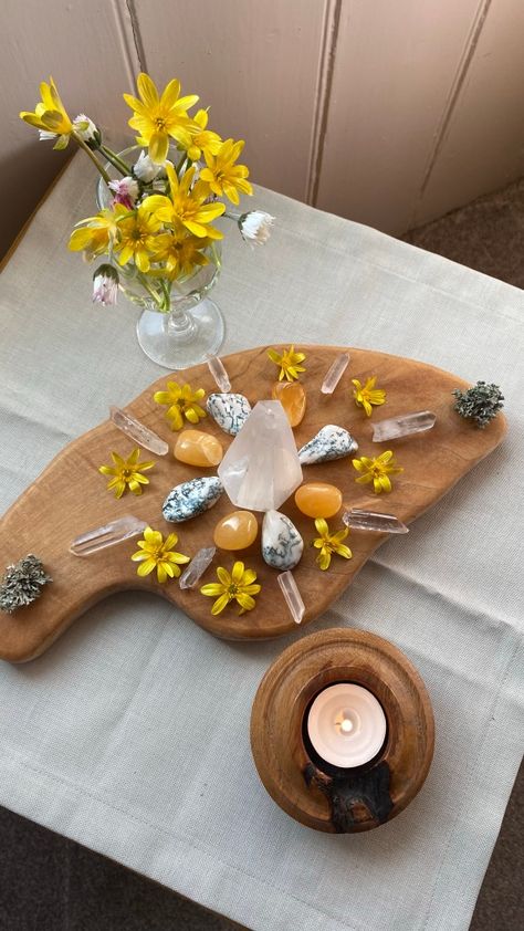 Spring Equinox Altar, Spring Equinox Food, Spring Equinox Aesthetic, Spring Equinox Celebration Pagan, Spring Equinox Celebration, Spring Equinox Activities, Spring Equinox Crafts, Spring Equinox Intentions, Spring Equinox Ritual