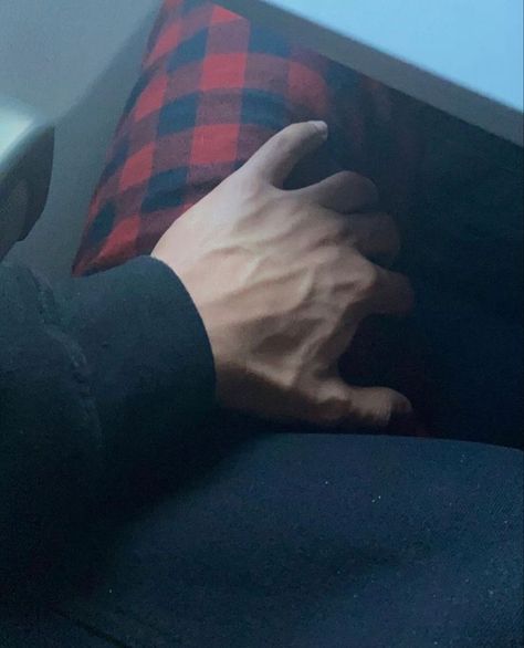 Veiny Hands, Hand Veins, Jersy Boys, Hand Pictures, September 2022, Funny Profile Pictures, Couples Photoshoot, Couple Posing, Dark Aesthetic