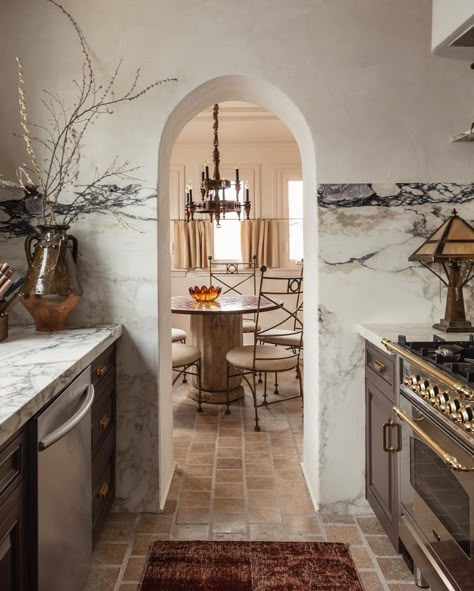 Lone Fox by Drew Michael Scott (@lonefoxhome) | Instagram Plaster Kitchen, 60 House, European Kitchen Design, Spanish Style Kitchen, Lone Fox, Galley Kitchen Design, Classy Kitchen, European Kitchens, Minimal Kitchen