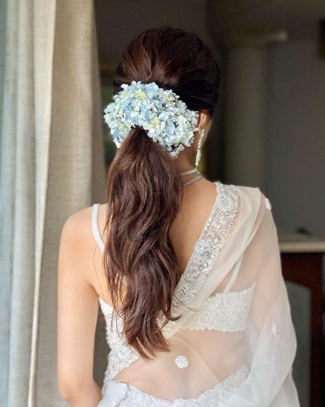 10 Floral Hairstyles to Blossom at Your Haldi Celebration Braid With Flowers Indian, Onam Shoot, Braid With Flowers, Haldi Celebration, Floral Hairstyles, Floral Braid, Messy Braided Hairstyles, Flowers Indian, Celebrity Wedding Hair