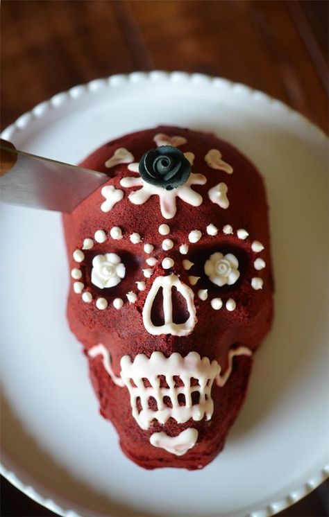 Create your own red velvet Dia de los Muertos cake! This is a fun Halloween treat for kids & adults. Skull Cakes, Cake Background, Emily Schuman, Postres Halloween, Vegan Wedding Cake, Skull Cake, Vegan Wedding, Cupcakes And Cashmere, Halloween Desserts