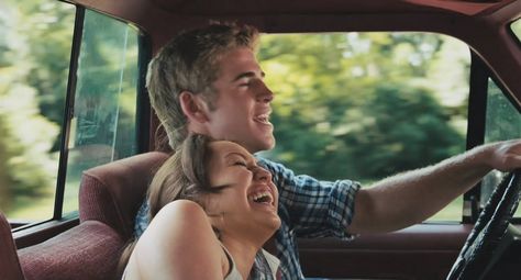 Last Song Movie, The Last Song Movie, Nicholas Sparks Movies, Miley And Liam, Song Photo, The Last Song, Nicholas Sparks, Liam Hemsworth, Movie Couples