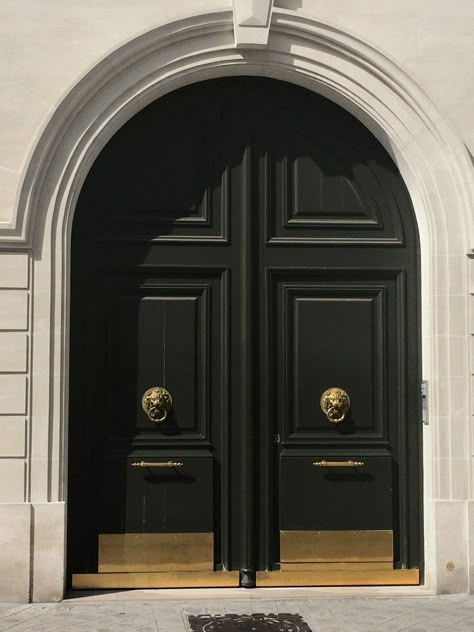 black arched doors paris Arched Exterior Doors, Best Door Designs, Solid Exterior Door, Colonial Doors, Glass Window Design, Parisian Doors, Arched Front Door, Paris Door, Solid Door