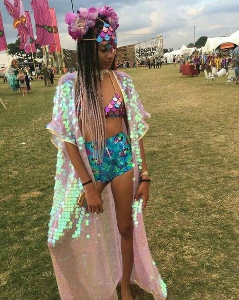 get the best festival fashion inspiration and all things festival hack worthy at RaveHackers.com Mode Coachella, Secret Garden Parties, Festival Mode, Festival Inspo, Edc Outfits, Look Festival, Fest Outfits, Festival Trends, Music Festival Outfits