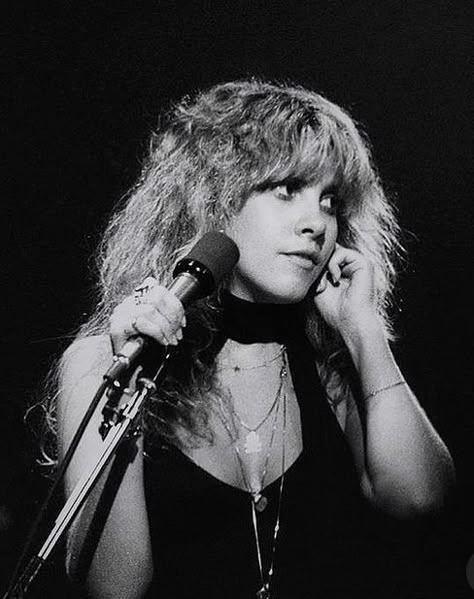 Stevie Nicks Young, Stevie Nicks Style, Stephanie Lynn, Gold Dust Woman, Moda Hippie, Stevie Nicks Fleetwood Mac, Women Of Rock, Mazzy Star, Nikki Sixx