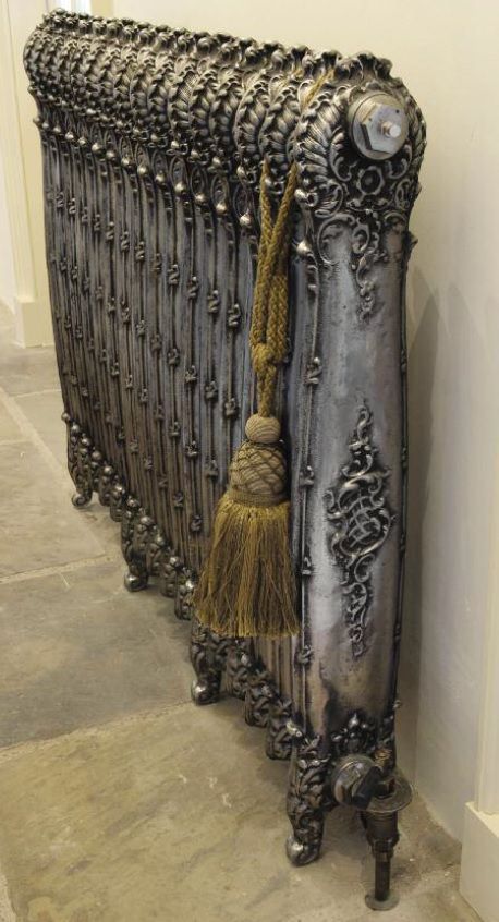 The cast iron radiator. As though that was not enough, add the tassel. BellaRusticaDesign.com Cast Iron Radiator, Iron Radiator, Decoration Shabby, Cast Iron Radiators, Victorian Decor, White Living, Antique Cast Iron, Post Modern, Retro Home Decor