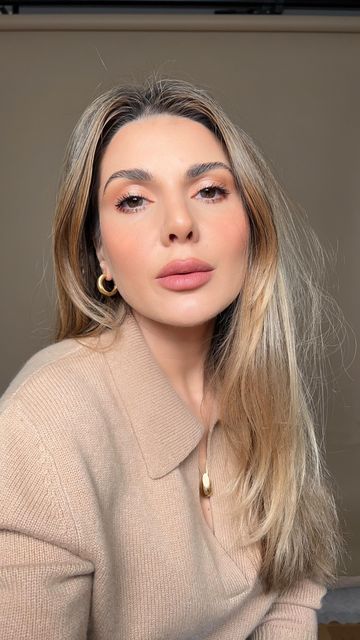 Andreea Ali on Instagram: "Felt like doing a soft glam look! I would have added some lashes if I had an extra 10 minutes! The Cool Crush eyeshadow palette from @narsissist is GORGEOUS! Would you try this look? Necklace and earrings from @cincostore #aliandreeamakeup" Andreea Ali, Soft Glam Look, Glam Look, Soft Glam, Glam Looks, 10 Minute, Necklace And Earrings, The Cool, You Tried