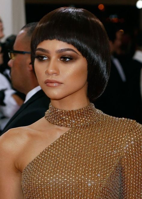 Dramatic Ingenue Essence, Mushroom Bob, Met Gala Makeup, Zendaya Met Gala, Gala Makeup, Zendaya Makeup, Zendaya Hair, 2022 Makeup, 70s Makeup