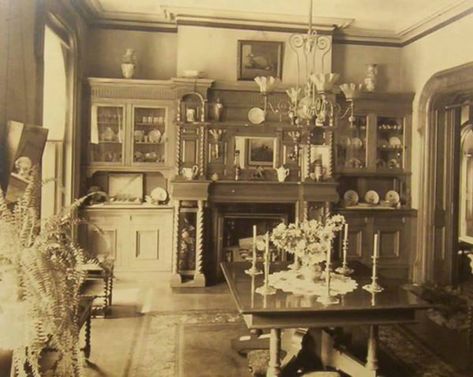 Victorian Dining Rooms, Old Victorian Homes Interior, Victorian Dining Room, Victorian Rooms, Dining Room Victorian, Victorian Homes Interior, Victorian House Interiors, Victorian Interior Design, Old House Interior