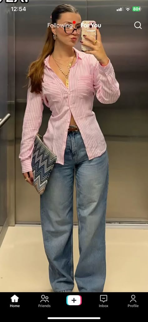 Elegant Outfit For School, Coquette Style Outfits Jeans, Outfits Con Jeans, Hilarious Photos, 30 Outfits, Uni Outfits, Everyday Fashion Outfits, Quick Outfits, Outfit Inspo Casual