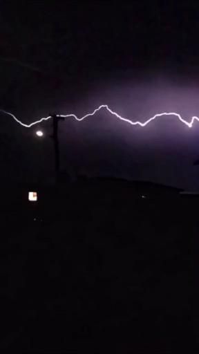 Thunder Aesthetic Video, Lighting Gif, Aesthetic Thunder, Lighting And Thunder, Night Light Photography, Thunder Aesthetic, Thunder Video, Lighting Thunder, Twilight Images