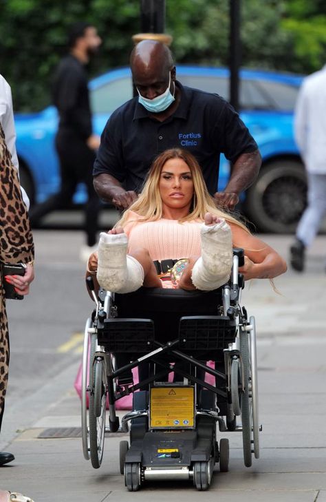 Katie Price, Double Leg Cast, Leg Lengthening Surgery, Full Body Cast Hospital, Broken Leg Cast, Double Long Leg Cast, Full Body Cast, Walking Cast, Long Leg Cast