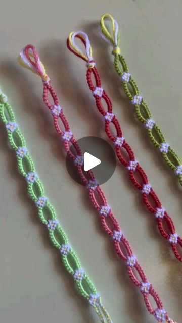 Thread Bracelets Diy, Daisy Chain Bracelet Tutorial, Daisy Chain Tutorial, How To Make Bracelets With Thread, Thread Bracelets Tutorial, Bracelets String, Chain Tutorial, Daisy Chain Bracelet, Thread Crafts