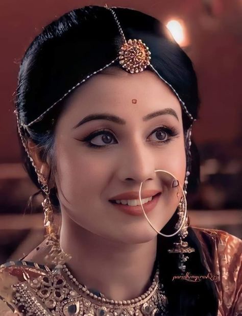 Paridhi Sharma Jodha, Paridhi Sharma, Amazing Dp, Indian Bride Makeup, Medieval Era, Alpona Design, Jodha Akbar, Desi Outfits, Long Silky Hair