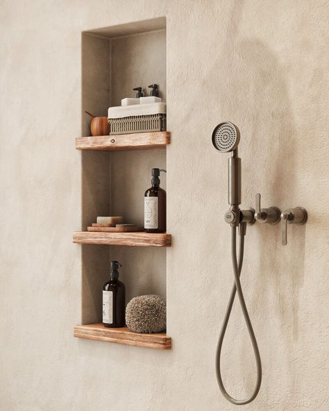 Bathroom Ideas Microcemento, Small Bathroom Rustic, Small Bathroom Styling, Bathroom Ideas Earthy, Simplistic Interior, Tadelakt Bathroom, Natural Wood Bathroom, Rustic Toilet, Japandi House