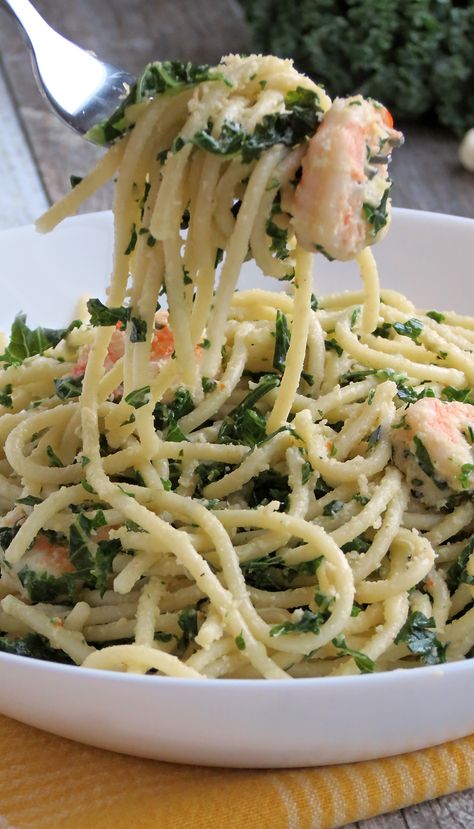 Shrimp Kale Pasta | YummyAddiction.com Shrimp Kale, Creamy Cauliflower Sauce, Quick Meals To Make, Cranberry Chicken Salad, Cauliflower Sauce, Kale Pasta, Kale Recipes, Dinner Entrees, Healthy Pastas