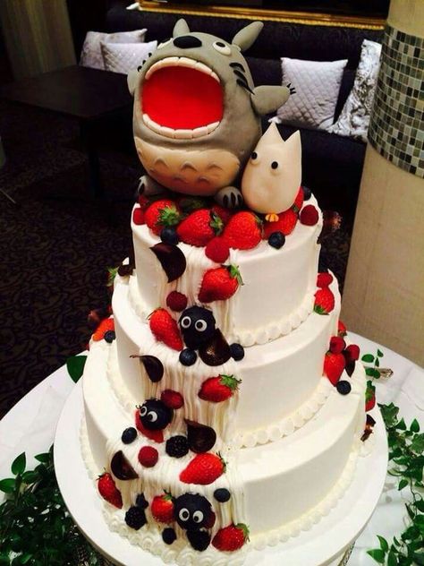 Mamá yo lo quiero para mi cumpleaños. : ) Ghibli Wedding Cake, Studio Ghibli Wedding, Wedding Cakes Creative, Ghibli Wedding, Studio Ghibli Party, Cakes Creative, Totoro Party, Anime Cake, Cool Wedding