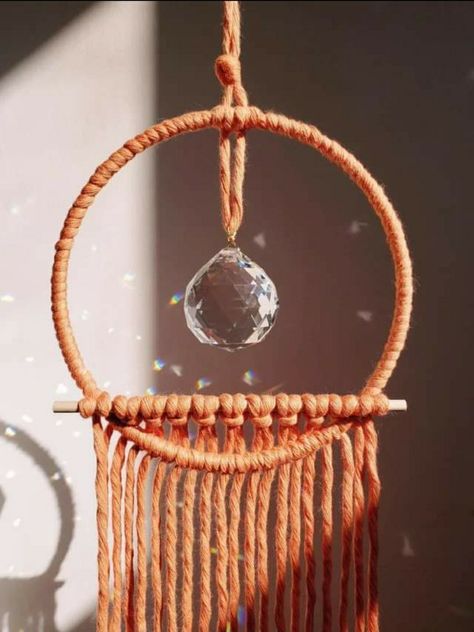 Simple Macrame Patterns Free, Macrame Suncatcher Diy, Simple Macrame Projects, Macrame Suncatchers, Macrame Circle Diy, Crochet Suncatcher, Macrame Suncatcher, Circular Macrame, Hangers Design