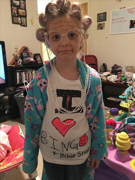 100th Day of School, Dress 100 years old Kids Old Lady Costume, Old People Costume, Old Lady Makeup, 100 Días De Clases, 100th Day Of School Crafts, 100 Day Of School Project, Old Lady Costume, School Costume, 100 Day Celebration