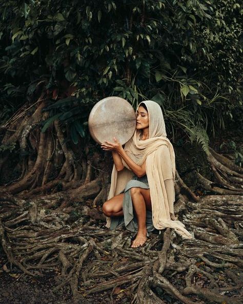 Medicine Women Aesthetic, Curandera Aesthetic, Shamanic Photoshoot, Spiritual Photoshoot Ideas, Medicine Woman Aesthetic, Witch Ceremony, Pachamama Goddess, Healer Outfit, Wild Woman Aesthetic