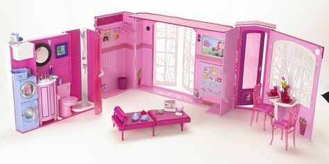 2008 BARBIE® My House Complete No Doll - Pink Version BARBIE® MY HOUSE PLAYSET Move up to the Pink World™! Set up house with cool modular furniture for every room, a “working” washing machine, high-tech gadgets and an oversized closet to stash all your fashions for Barbie®! Barbie® doll not included. Closed box. Ages 3 and over. Barbie Doll Car, Dreamhouse Barbie, Barbie Houses, Barbie 2000, Barbie Collector Dolls, Barbie Barbie, Barbie Doll House, Dolls House Interiors, Up House