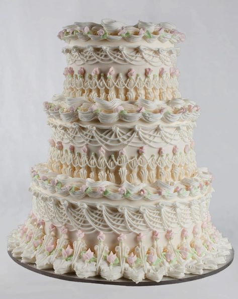 Baking Artwork, Lambeth Wedding Cake, Victorian Wedding Cakes, Lambeth Cake, Victorian Cakes, Cake Decorating Books, Frosting Ideas, Vintage Birthday Cakes, School Cake