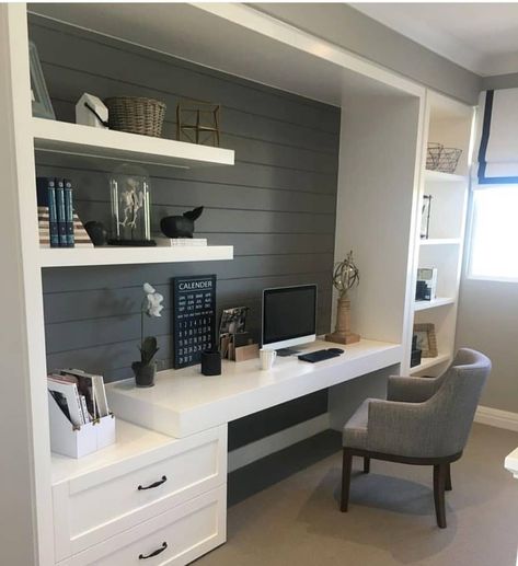 Look at this gorgeous built in study nook! . . . . #hamptons #hamptonsstyle #hamptonsoffice #greyhouse #coastal #coastalhome #coastaldecor… Workspaces Design, White Built Ins, White Desk, Office Area, Dekorasi Kamar Tidur, Bedroom Desk, Book Storage, Trendy Bedroom, Built In Desk