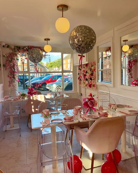 Yesterday, we transformed Maison Rose @maisonrose_cafeboutique in Market Bosworth into a Barbie dream world for Elodie’s 6th birthday! With exclusive private hire of the stunning venue, we created this magical balloon display, complete with Barbie-pink tones, vibrant florals, and sparkling details. Barbie herself even made a special appearance to entertain the little ones! 🎀 Both children and adults enjoyed a lovely afternoon tea, making it a celebration to remember. And let’s not forget thos... Barbie Midge Dreamhouse, Barbie Glam Vacation House, Barbie Cafe Nyc, Barbie Townhouse 1980s, Barbie Dreamhouse Experience, Balloon Display, Barbie Dream, Pink Tone, Afternoon Tea