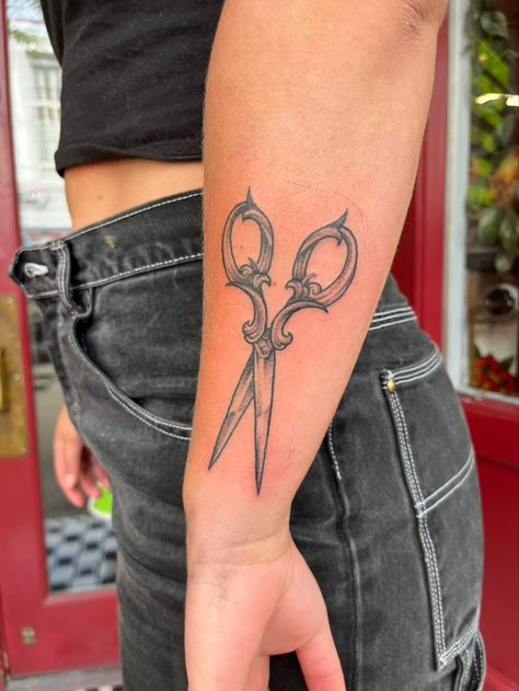 Sissor Tattoo, Scissor Tattoo, Dreamer Tattoo, Shears Tattoo, Hanger Tattoo, Ninja Tattoo, Traditional Style Tattoo, E Tattoo, Tattoos For Daughters