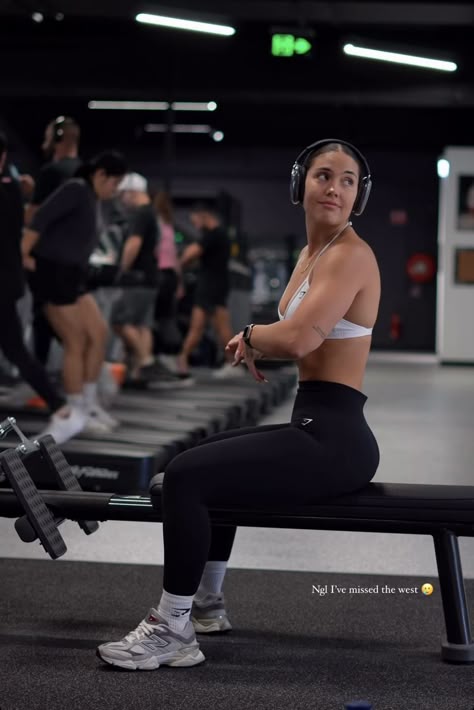 How To Pose For Gym Pictures, Baddie Gym Outfit, Short Hair Baddie, Hair Baddie, Playing Violin, Fitness Vision Board, Crossfit Women, Gym Pictures, Outfit Gym