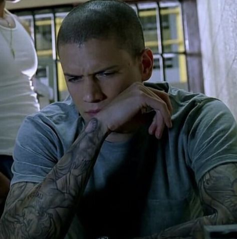 Prison Break 3, Michael Schofield, Wentworth Miller Prison Break, Michael Scofield, Chefs Kiss, Wentworth Miller, Disney Characters Videos, Ronaldo Cr7, Musica Rock