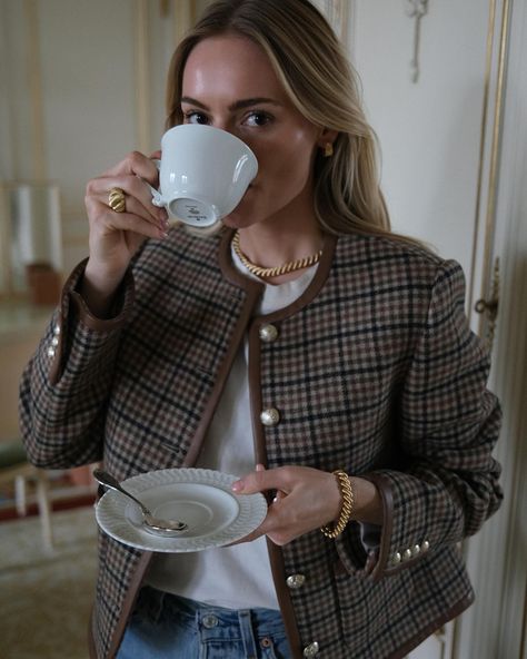 Professional Work Clothes Women, Estelle Manor, Work Clothes Women, Professional Work Clothes, Claire Rose Cliteur, November Aesthetic, 2024 Lookbook, Country Winter, Claire Rose