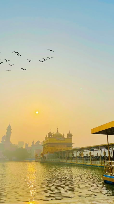 Guru Dwara, Temple Wallpaper, Golden Temple Wallpaper, Guru Nanak Photo, New Hd Pic, Spiritual Pictures, Travel Pose, Baby Print Art, Temple Photography