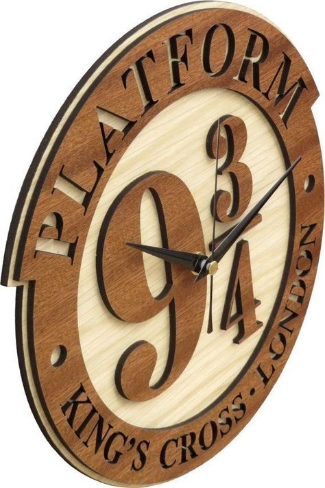 Harry Potter Clock, Harry Potter Ornaments, Clock Design Ideas, Harry Potter Room Decor, Laser Cut Wood Crafts, Harry Potter Decor, Laser Engraved Ideas, Diy Clock Wall, Wood Clock