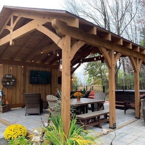 Timber Frame Pavilion with privacy wall Basic Landscape, Timber Frame Pergola, Timber Frame Pavilion, Backyard Structures, Pavilion Plans, Pool Pavilion, Party Backyard, Privacy Wall, Pavilion Architecture